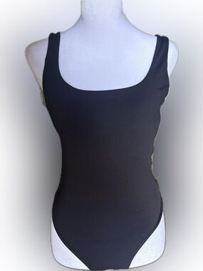 Babaton Aritzia Body Contour Sleeveless Bodysuit Black Large